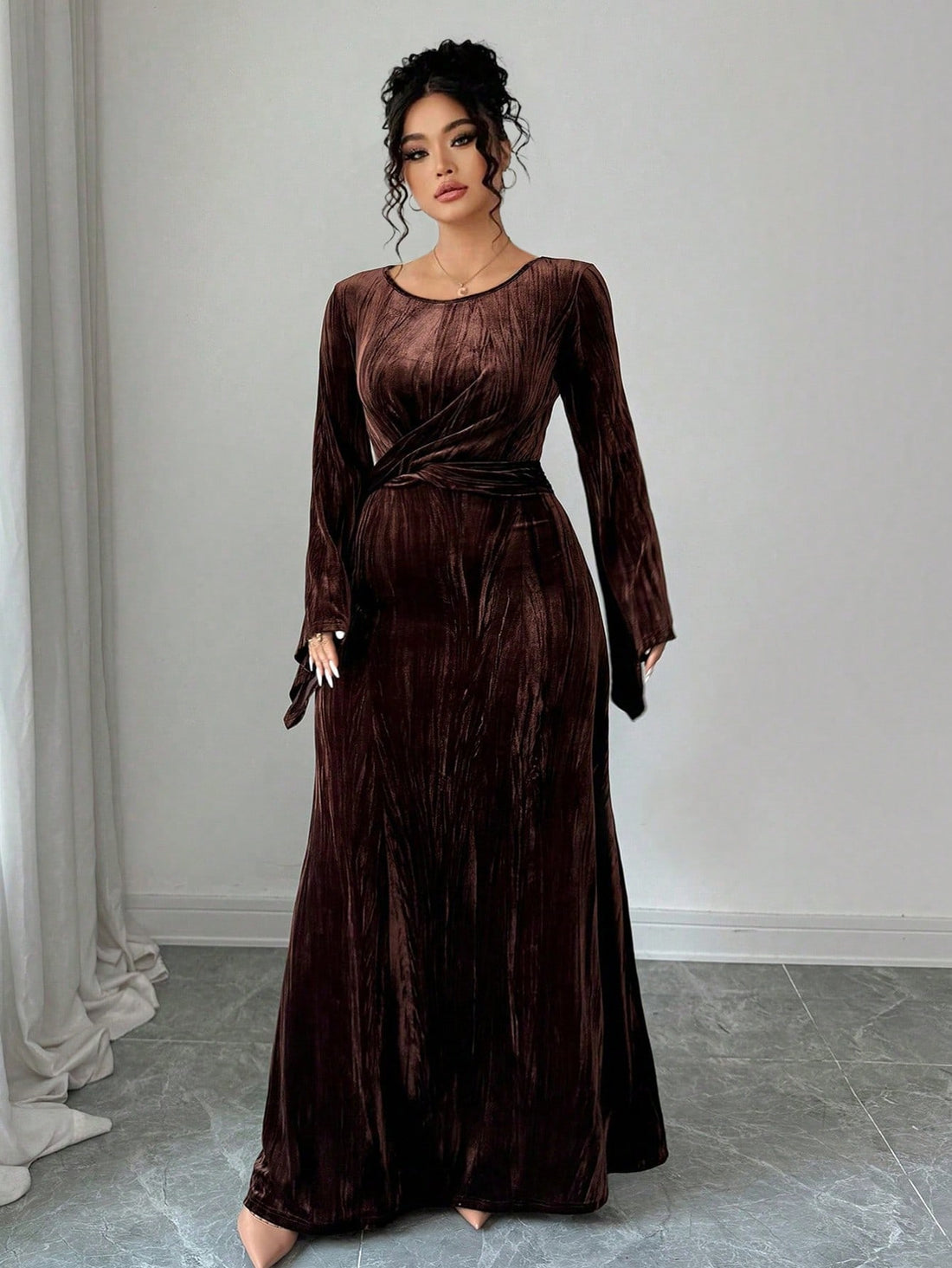 Step into sophistication with this stunning coffee velvet midi dress that effortlessly blends vintage charm with modern flair. The luxuriously soft velvet fabric drapes beautifully while the asymmetrical flare sleeves add an unexpected twist of elegance and movement. Perfect for autumn and winter gatherings, this dress transitions seamlessly from casual brunches to evening events. The rich coffee tone flatters all skin tones and pairs beautifully with your favorite boots or heels. Timeless, versatile, and u