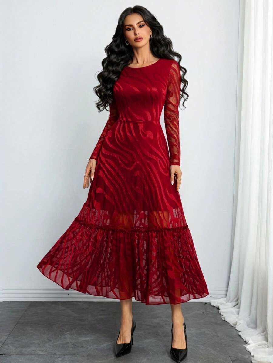 Experience the breathtaking fusion of heritage jacquard artistry and sharp, modern architectural tailoring. This stunning double-layer ensemble is meticulously designed for the woman who values a high-fashion, "quiet luxury" approach to seasonal dressing—the ultimate centerpiece for prestigious office environments, exclusive holiday soirées, and high-authority social events.