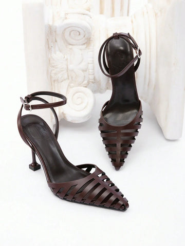 Step into romance with these Elegant White Rose Decor Stilettos. Featuring chic pointed toes and delicate rose accents, they add a playful touch to any special event. Perfect for turning heads and stealing hearts, these pumps blend elegance with a hint of flirtatious charm.