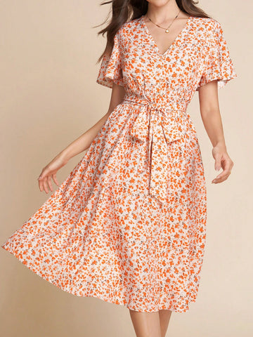 This A-line dress features lotus leaf sleeves, perfect for your summer vacations and daily travels. Stay stylish and comfortable in this elegant dress, designed for the modern woman on the go.