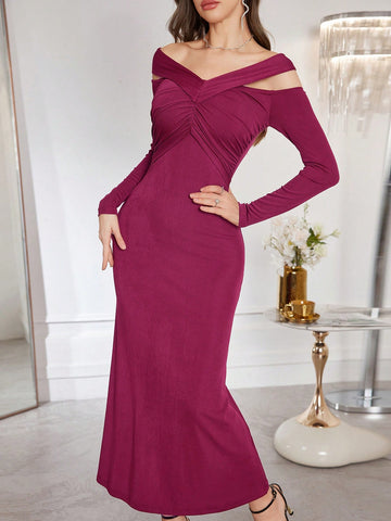 Stay chic on your next date with this elegant halterneck dress. The unique cross neck design and playful ruffle details add a touch of style to your look. Perfect for any occasion, this dress will make you stand out in a fun and flirty way.