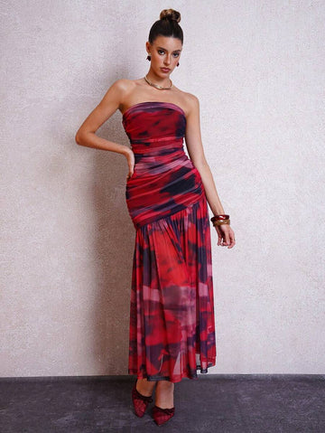 Turn heads effortlessly in this Elegant Women's Fitted Ruffle Bandeau Dress. Its sleek, figure-hugging design and playful ruffle detail add a flirty touch perfect for any stylish occasion. Whether you're dancing the night away or enjoying a chic gathering, this dress combines comfort and charm to keep you feeling fabulous all evening long.