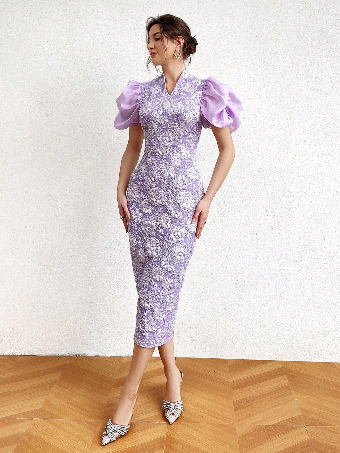 Get ready to turn heads in our Elegant Women's Floral Jacquard Dress! The short puff sleeves add a touch of whimsy, while the slim fit design flatters your figure. Perfect for evening occasions, this dress will have you looking like a fashionista with its elegant floral pattern.