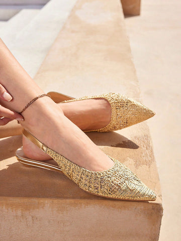 Stylish meets comfy in these elegant floral woven slingback flats. With a low-heel and pointed toe, these versatile shoes are perfect for year-round wear. Whether you're strolling through the city or dancing the night away, these flats will provide both comfort and style.