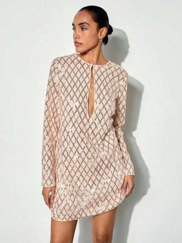 Step into the spotlight with this Elegant Women's Hollow-Out Long Sleeve H-Line Dress! Crafted from versatile sequin fabric, it shines brilliantly through every season. The chic hollow-out design adds a flirty twist while the long sleeves bring a touch of cozy sophistication. Perfect for dancing the night away or dazzling at any occasion, this dress effortlessly blends style and sparkle with playful charm.