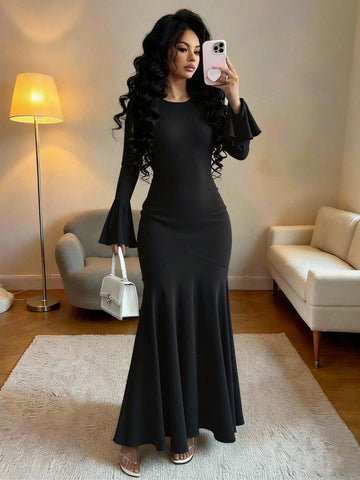 Dive into elegance with this show-stopping mermaid hem dress that hugs your curves in all the right ways! The stretchy fabric moves with you, while delicate ruffle sleeves add a touch of whimsy and romance. Perfect for autumn and winter gatherings, this stunner transitions effortlessly from casual brunches to evening events. The flattering mermaid silhouette creates an enchanting, feminine look that turns heads wherever you go. Slip into sophistication and let your style make waves!