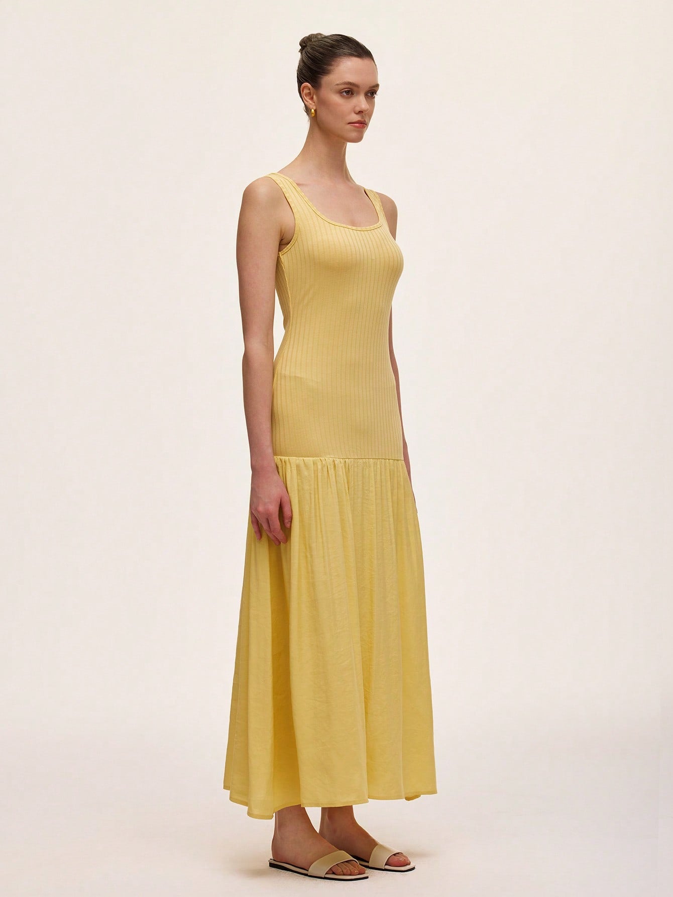 This playful bodycon midi dress features a flattering U-neck and sleeveless design, perfect for showing off your style with ease. The ruched hem adds a fun, flirty touch while hugging your curves for a chic, casual look. Ideal for day-to-night wear, it’s your go-to piece for effortless elegance and a splash of confidence.