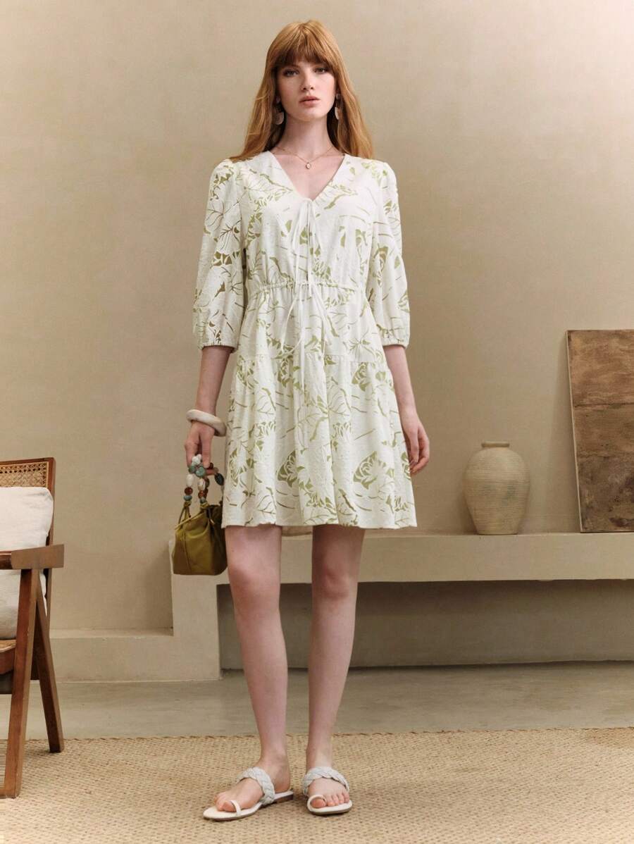 Experience the breathtaking fusion of artisanal lace heritage and sharp, modern architectural tailoring. This stunning embroidered ensemble is meticulously designed for the woman who values a high-fashion, "quiet luxury" approach to seasonal dressing—the ultimate centerpiece for prestigious coastal retreats, exclusive garden soirées, and high-authority summer vacations.