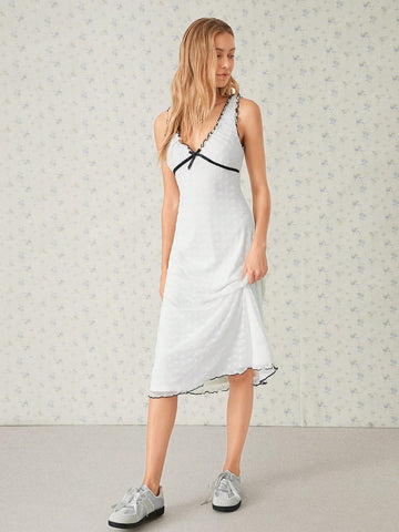 Step out in style with this playful yet elegant dress featuring delicate white lace and bold black color block accents. The ruffled V-neck adds a flirty touch, perfectly balancing sweet charm with a sexy edge. Ideal for turning heads at any event, this dress combines comfort and confidence effortlessly.