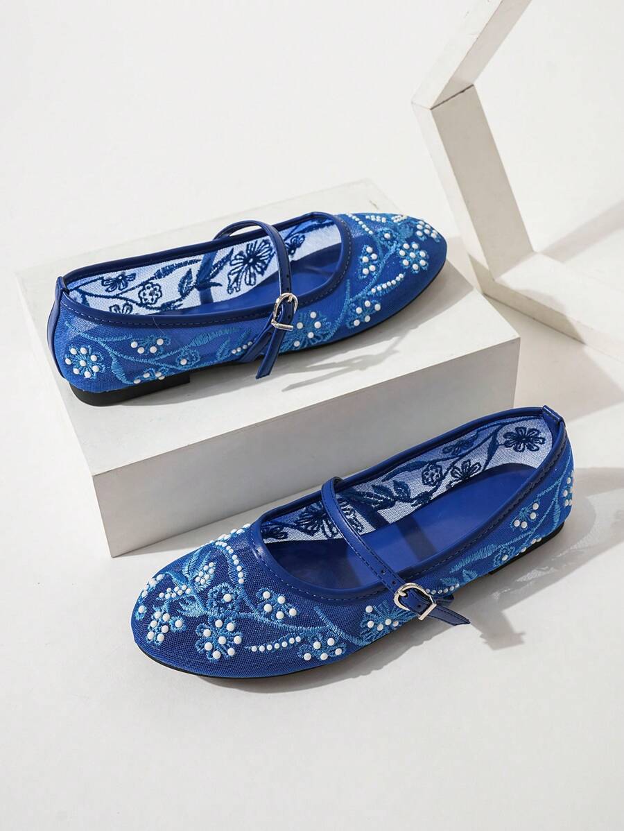 Step out in style with these Elegantly Embroidered Floral Pearl Ballerina Flats. Perfect for autumn, their vintage Mary Jane design adds a nostalgic charm while delicate floral embroidery and pearl accents bring a touch of whimsy. Slip them on for all-day comfort as you breeze through your daily adventures with playful elegance.