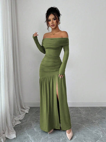 Embrace timeless elegance with this Elenzga off-shoulder bodycon dress, designed for the modern woman who appreciates sophisticated style. Crafted from a premium blend of 95% polyester and 5% elastane, this long-sleeve knit dress features a flattering fitted silhouette with ruched detailing at the bust and a high-waisted cut that accentuates your curves. The off-shoulder neckline adds a touch of vintage charm, while the wrist-length sleeves provide warmth through autumn and winter months. Perfect for formal