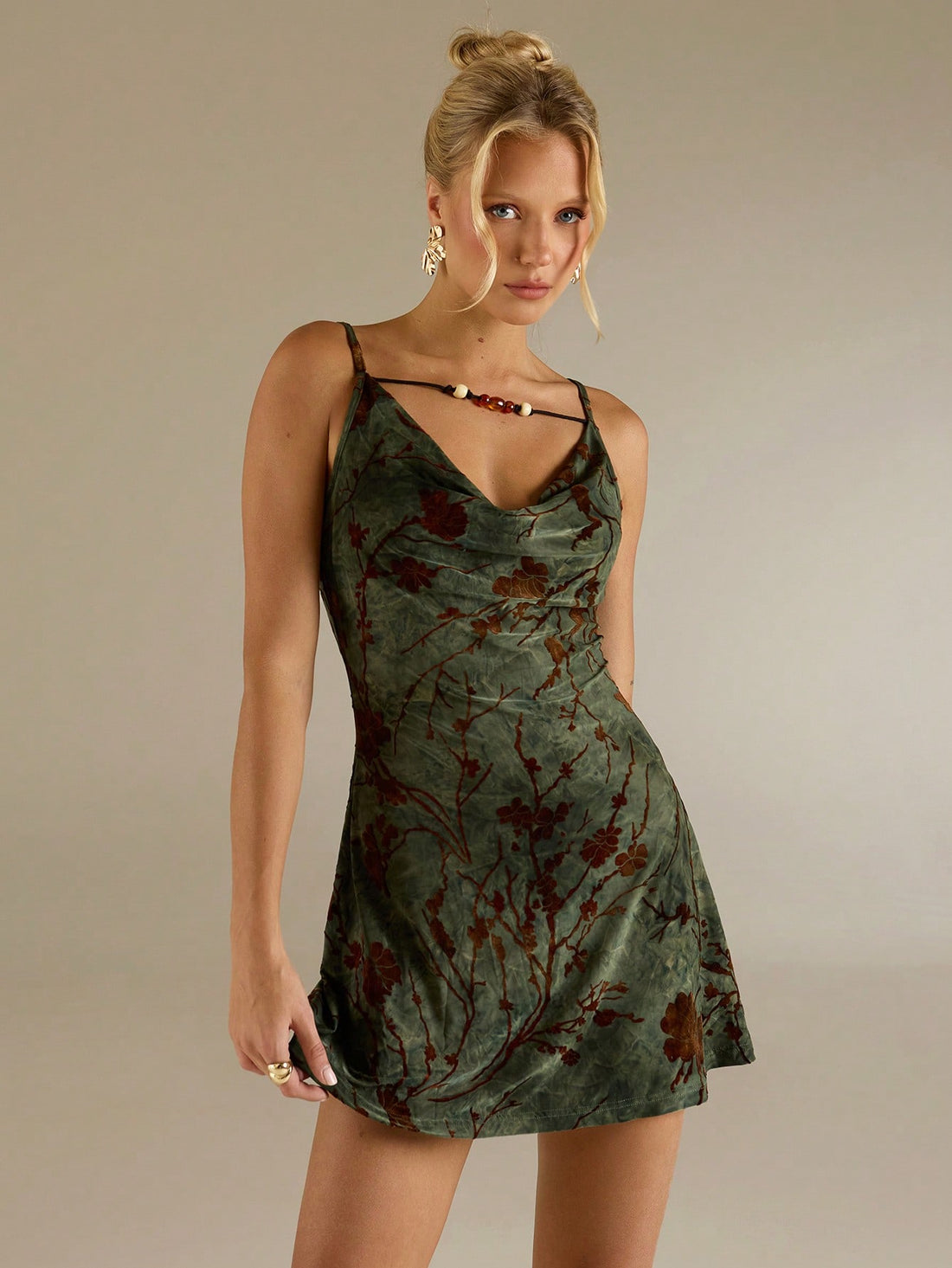 Step out in style with the Women’s Minimalist Fitted Camisole Dress—a sleek, simple piece that hugs your curves just right. Perfect for layering or wearing solo, this dress adds a touch of effortless chic to any occasion. Whether you're heading out for brunch or a night on the town, its clean lines and comfy fit make it your new go-to wardrobe hero. Play up your look with bold accessories or keep it cool and casual—the choice is yours!