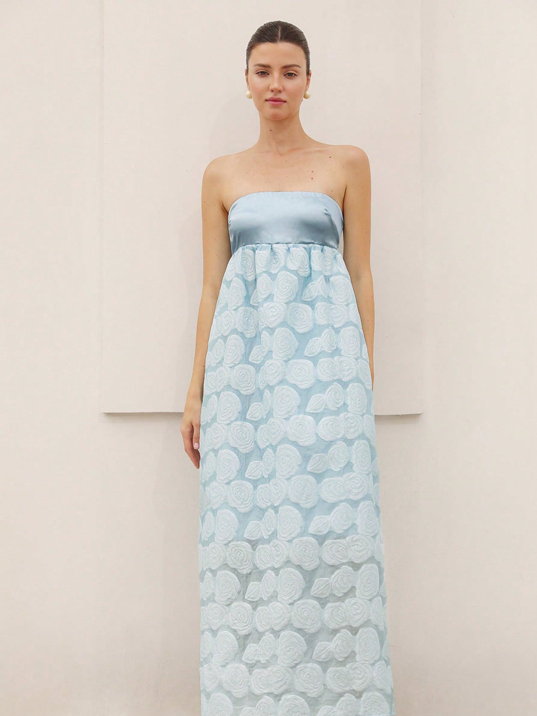 Unleash your inner French flair with our Exquisite Satin Patchwork Floral Flare Hem Dress! Made with elegant satin and featuring a unique patchwork floral design, this dress exudes a retro French vibe that will make you stand out. Embrace your femininity in style and turn heads with this one-of-a-kind piece. Vive la fashion!