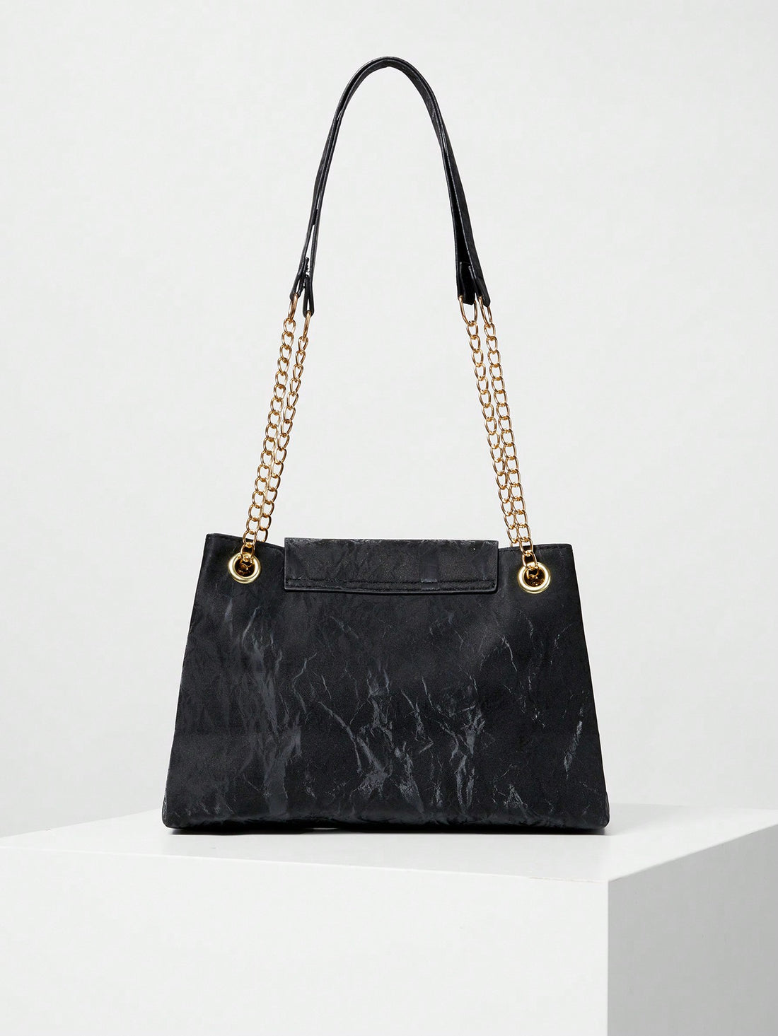 Meet your new favorite sidekick: a sleek black chain bucket bag that flips between chic underarm and casual carry styles. Ideal for busy college days or pro meetings, its minimalist design keeps your essentials close without the bulk. Lightweight yet sturdy, this bag adds a hint of edge to any outfit—because who says practical can’t be fun?