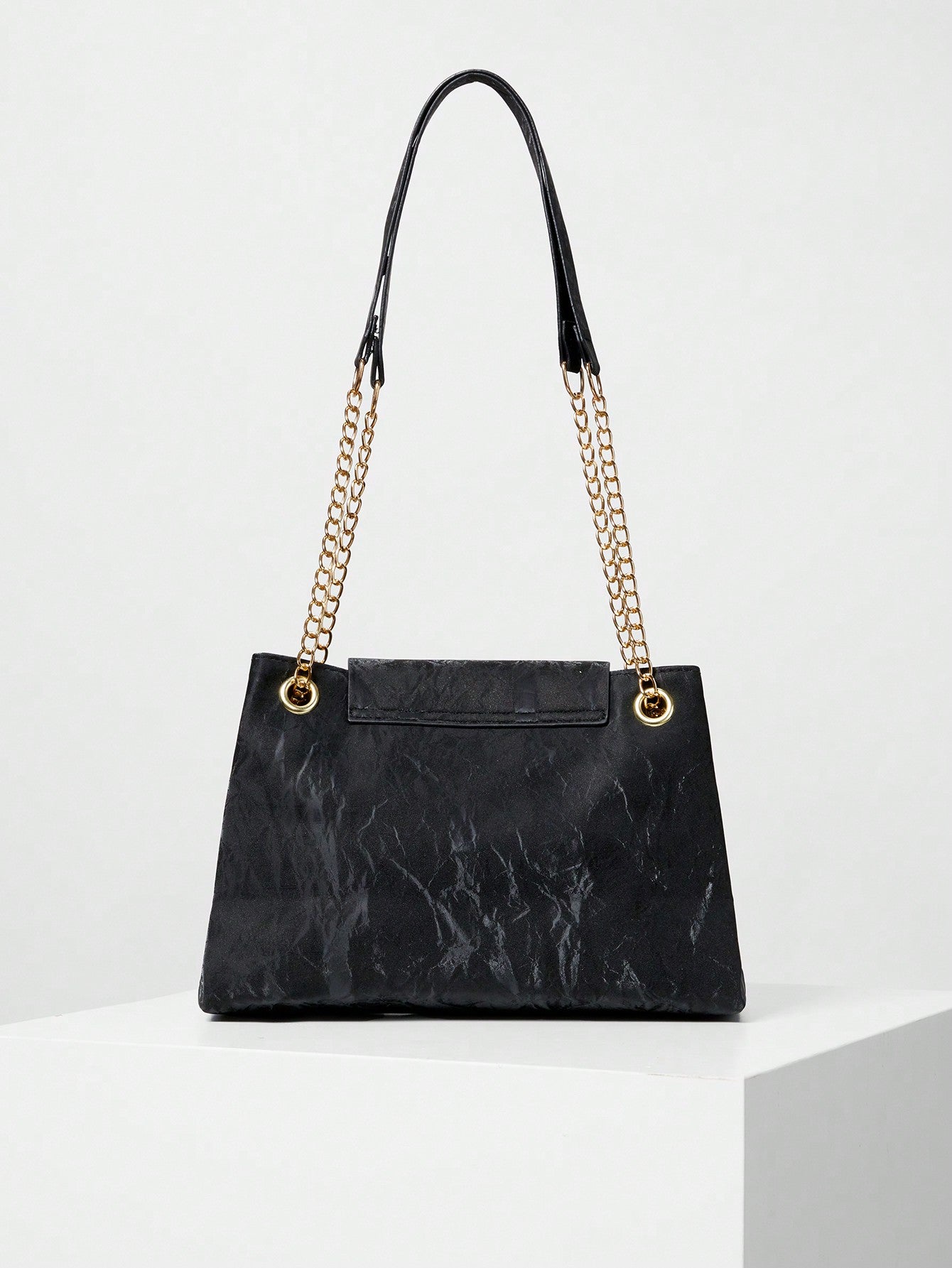 Meet your new favorite sidekick: a sleek black chain bucket bag that flips between chic underarm and casual carry styles. Ideal for busy college days or pro meetings, its minimalist design keeps your essentials close without the bulk. Lightweight yet sturdy, this bag adds a hint of edge to any outfit—because who says practical can’t be fun?