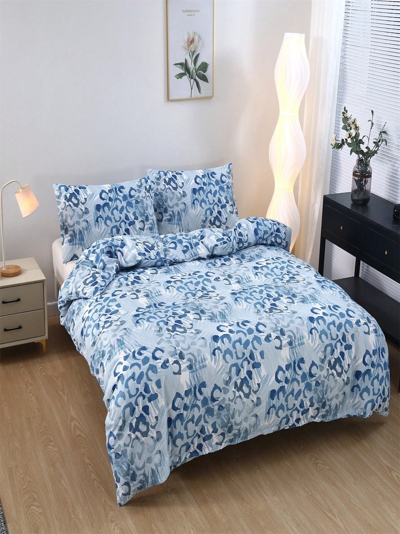 Upgrade your bedding with our Floral Bliss Bedding Set. Made from soft, durable polyester flannel, this 3-piece set includes a duvet cover and two pillowcases. The beautiful floral design will add a touch of elegance to any bedroom, while the high-quality fabric ensures a comfortable and cozy night's sleep.