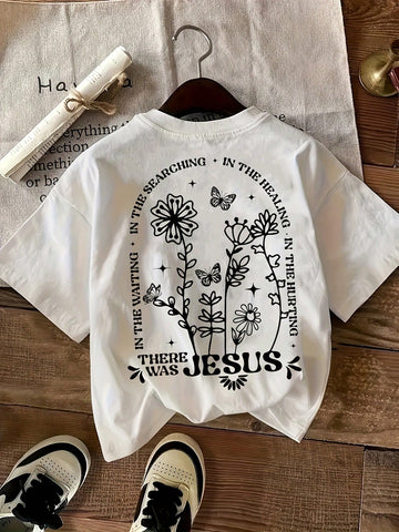 Experience effortless style with Floral Charm. This women's t-shirt features a comfortable round neck and a charming floral design. Perfect for daily wear, it effortlessly adds a touch of feminine flair to any outfit. Crafted with quality materials, it offers both comfort and style.