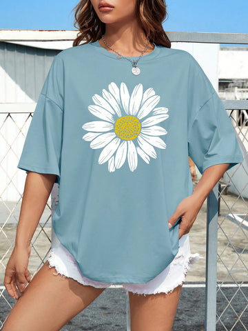 This Floral Delight T-Shirt features a loose fit and round neck design, providing both comfort and style. The floral print adds a touch of feminine charm. Perfect for any casual occasion, this t-shirt offers the ideal combination of fashion and functionality.