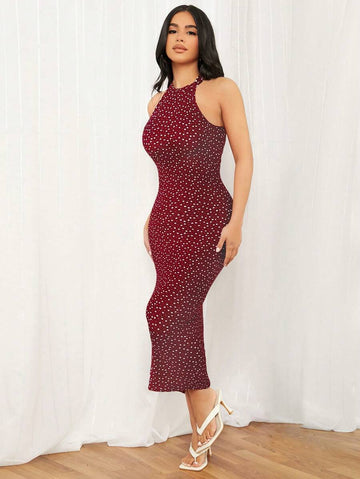 Flaunt your style this summer with our Floral Halter Neck Bodycon Sundress for Women! This perfect summer fashion staple features a flattering halter neck design and a bodycon fit to enhance your curves. With its vibrant floral print, it's the ideal dress for any occasion. Don't miss out on this must-have piece!