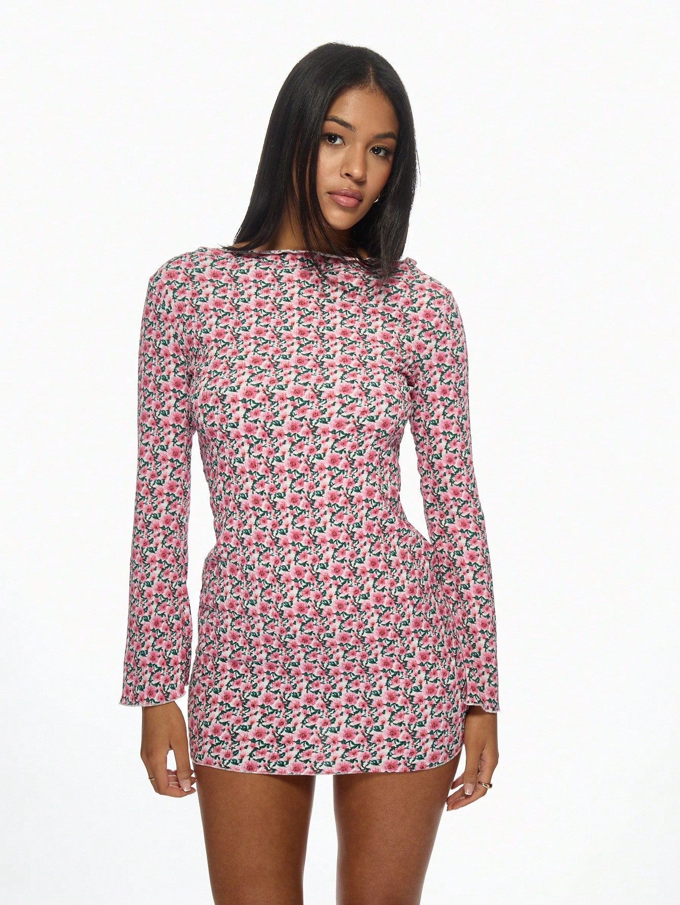 Flaunt your elegance and femininity with our Floral Print Bodycon Mini Dress. Featuring a boat neck design and a gorgeous floral print, this dress is both stylish and playful. Perfect for any occasion, stand out and make a statement in this must-have piece.