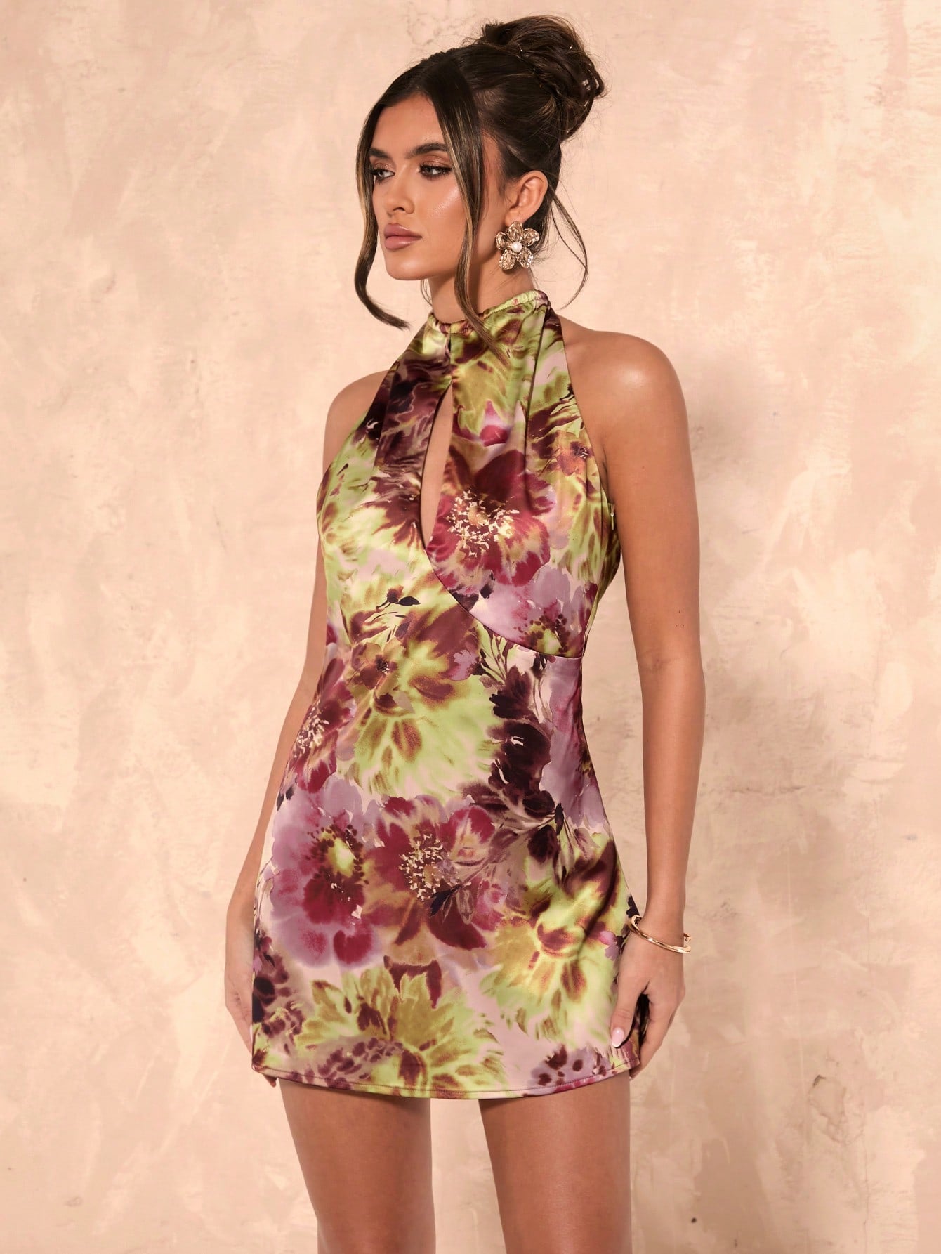 Introducing our Floral Stand Collar Sleeveless Casual Short Dress! Perfect for your effortless summer style. Its floral pattern and stand collar make it a one-of-a-kind piece. Say goodbye to boring outfits and hello to fun and quirky fashion!