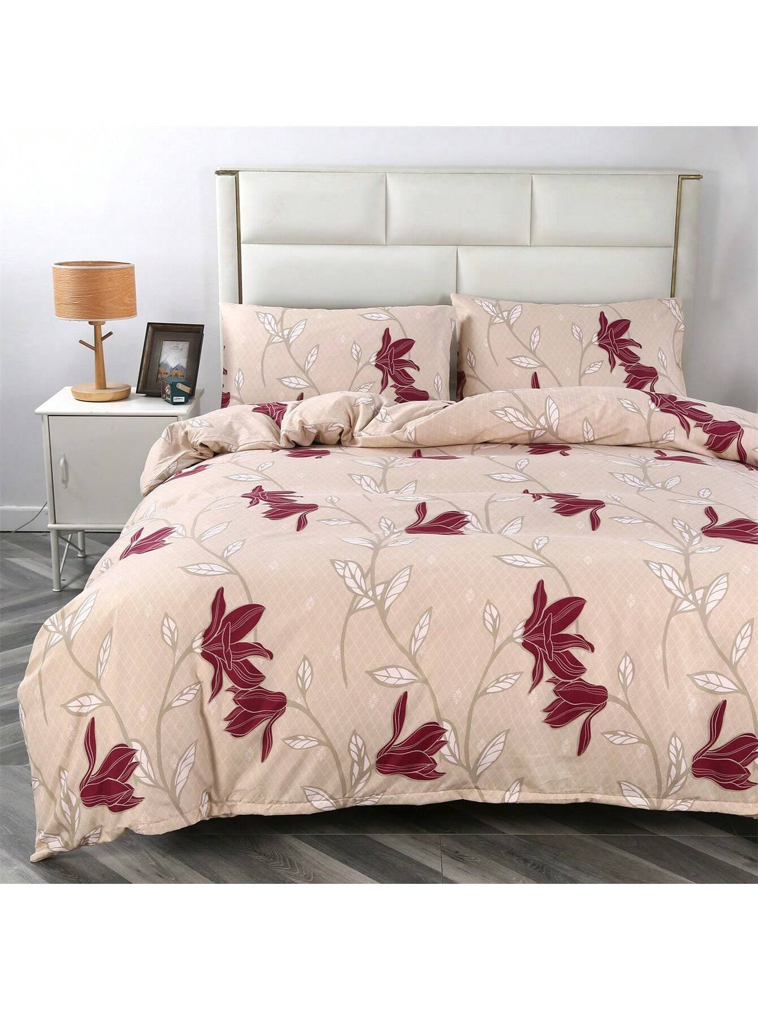 Indulge in the ultimate comfort and luxury with our Geometric Floral Flannel Duvet Cover Set. Made from high-quality flannel material, this set is both soft and durable, perfect for both home and hotel use. Its intricate geometric floral design adds a touch of elegance to any bedroom. Experience the cozy warmth and style with our duvet cover set.