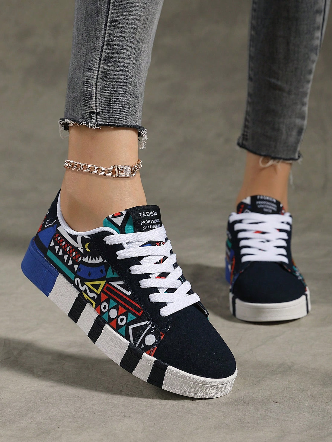 These unique Geometric Printed Skateboard Shoes offer the perfect blend of comfort and versatility. With a playful geometric design, they're sure to stand out on the skatepark. Plus, their ultimate comfort will keep you on your feet all day long. Get ready to rock the skateboard scene in style!