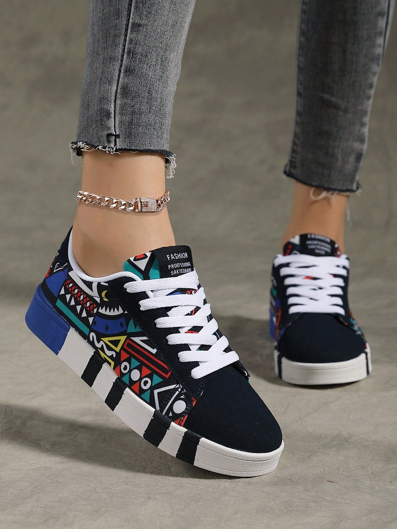 These unique Geometric Printed Skateboard Shoes offer the perfect blend of comfort and versatility. With a playful geometric design, they're sure to stand out on the skatepark. Plus, their ultimate comfort will keep you on your feet all day long. Get ready to rock the skateboard scene in style!