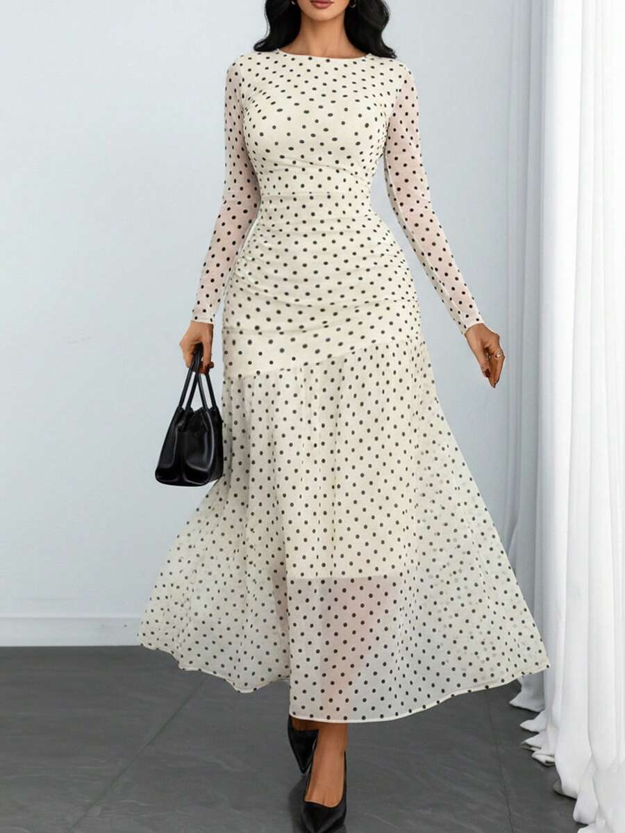 Experience the breathtaking fusion of heritage dark-romantic artistry and sharp, modern architectural tailoring. This stunning ruffled ensemble is meticulously designed for the woman who values a high-fashion, "quiet luxury" approach to seasonal dressing—the ultimate centerpiece for prestigious evening soirées, exclusive gallery dates, and high-authority daily wear.