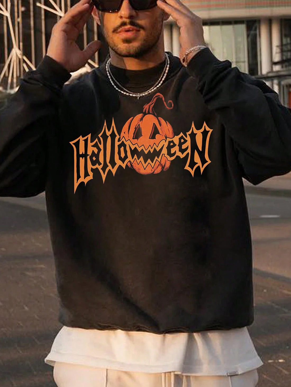 Experience ultimate comfort and style this autumn and winter with our Halloween Letter and Pumpkin Pattern Men's Pullover Sweatshirt. The perfect streetwear for the season, it boasts cozy fabric and a bold design that will keep you warm and fashion-forward.