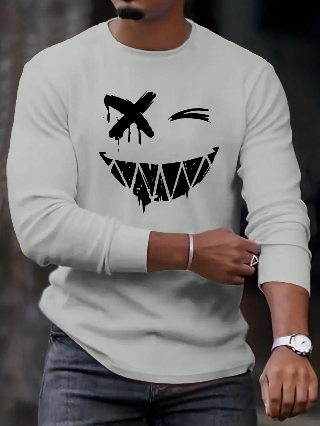 Get ready to smile! This Manfinity Homme Men's Casual Round Neck Long Sleeve T-Shirt features a playful smile print that's perfect for adding a touch of quirkiness to your wardrobe. With its soft fabric and long sleeves, it's the ideal choice for staying comfortable and stylish this autumn.