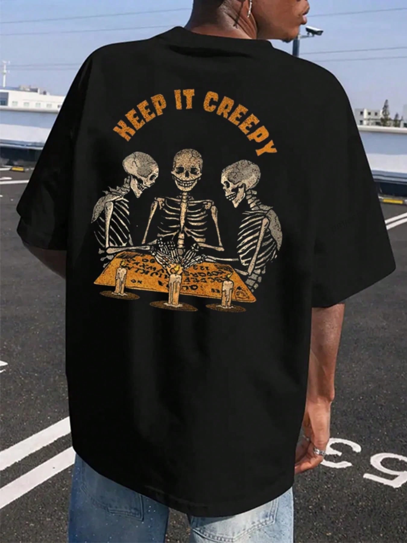 Get greedy in style with our Keep It Greedy tee! Featuring a humorous skull print, this casual tee is perfect for men who don't take themselves too seriously. Made from high-quality materials, it'll keep you looking cool and feeling comfortable all day long. Because why not be a little greedy when it comes to fashion?