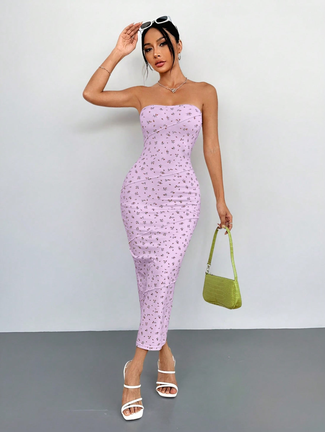 Flaunt your summer style with this Lavender Ditsy Floral Strapless Bodycon Mini Dress! The delicate floral pattern adds a touch of femininity, while the bodycon fit highlights your curves. Perfect for warm weather, this dress will keep you looking cute and feeling confident!