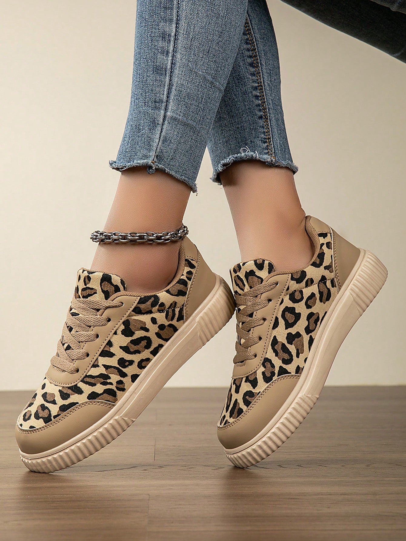 Get ready to lace up your style game with these lightweight, comfortable flat skate shoes for women. Perfect for everyday wear, these sneakers will keep you moving with ease. Say goodbye to clunky shoes and hello to effortless style. Step into comfort and step up your sneaker game!