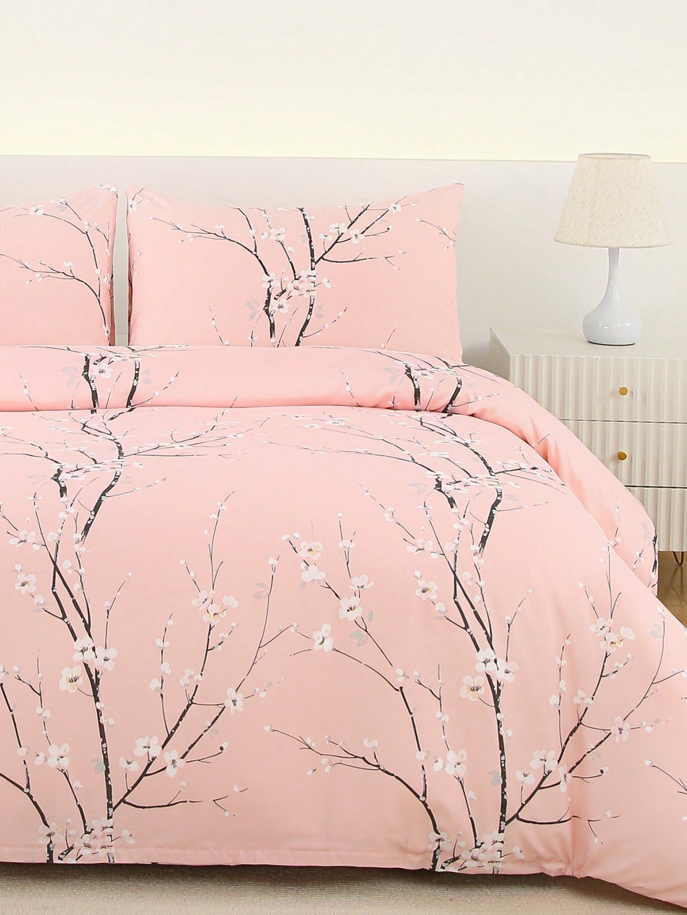 Wrap your bed in the cozy charm of our Luxury Sage Green Floral Duvet Cover Set. Soft to the touch and easy on the wallet, this set brings a fresh, playful vibe to any bedroom. Designed to fit all bed sizes, it’s the perfect way to add a splash of nature-inspired style without breaking the bank. Sweet dreams never looked so good!