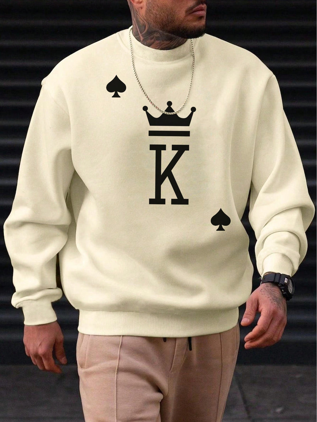 Effortlessly elevate your everyday look with our Men's Casual Round Neck Sweatshirt. Made for comfort, this sweatshirt is perfect for any occasion. Stay stylish and comfortable all day long!