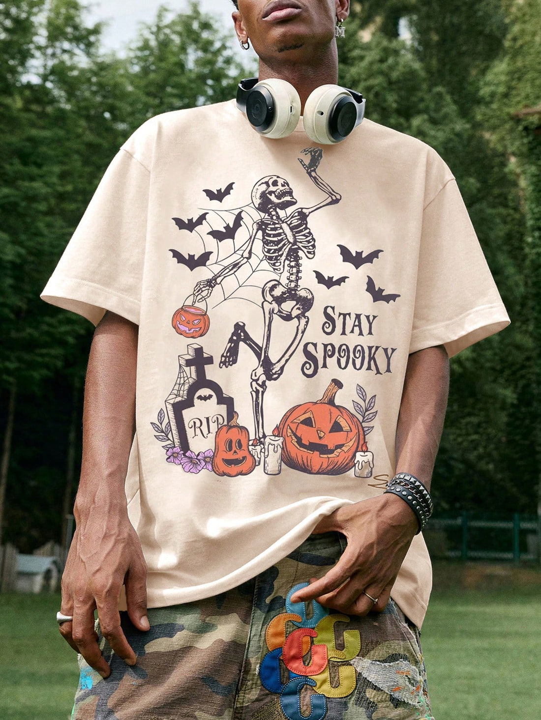 This men's casual t-shirt features a unique skull print on the front, perfect for adding a touch of attitude to your summer style. Made with short sleeves, this shirt is ideal for warmer weather. Show off your personality with this stylish addition to your wardrobe.