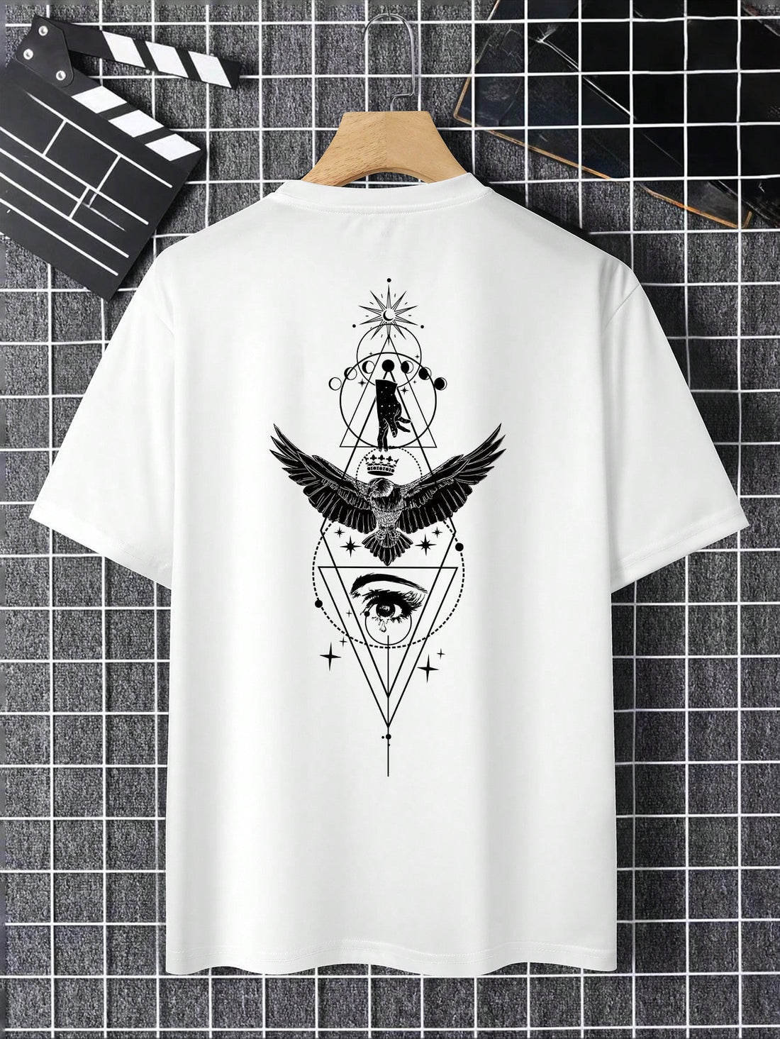 Unleash your wild side with the Men's Eagle Print Round Neck T-Shirt! This bold t-shirt combines style with comfort for the ultimate look. Show off your inner eagle and stand out from the crowd (and stay comfy while doing it)!