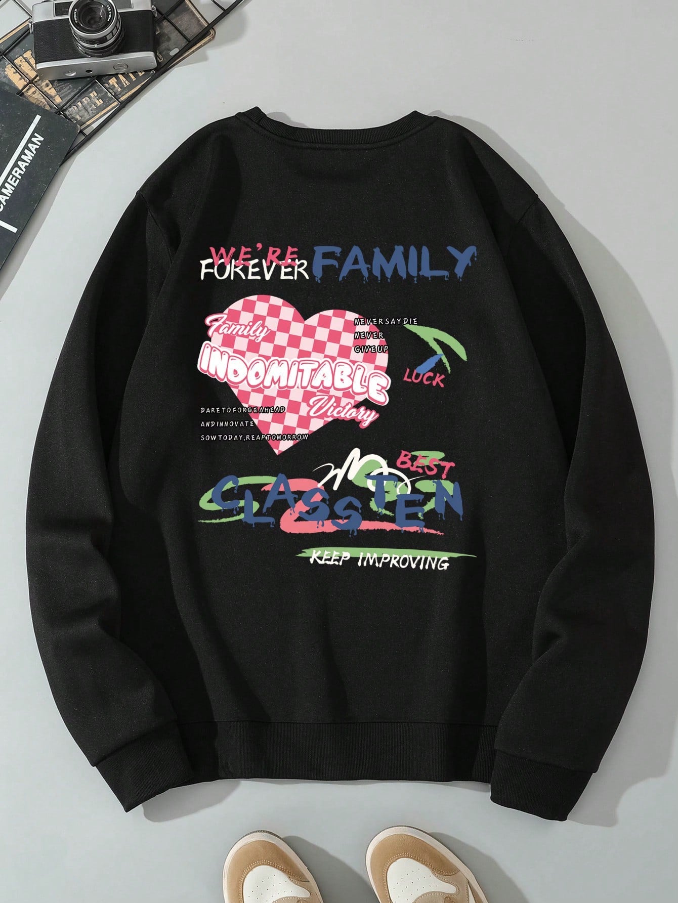 Keep your heart warm with this stylish fleece sweatshirt! The heartfelt letter print adds a touch of playful charm, making it perfect for any casual occasion. Get ready to cozy up in comfort and style (without taking yourself too seriously)!