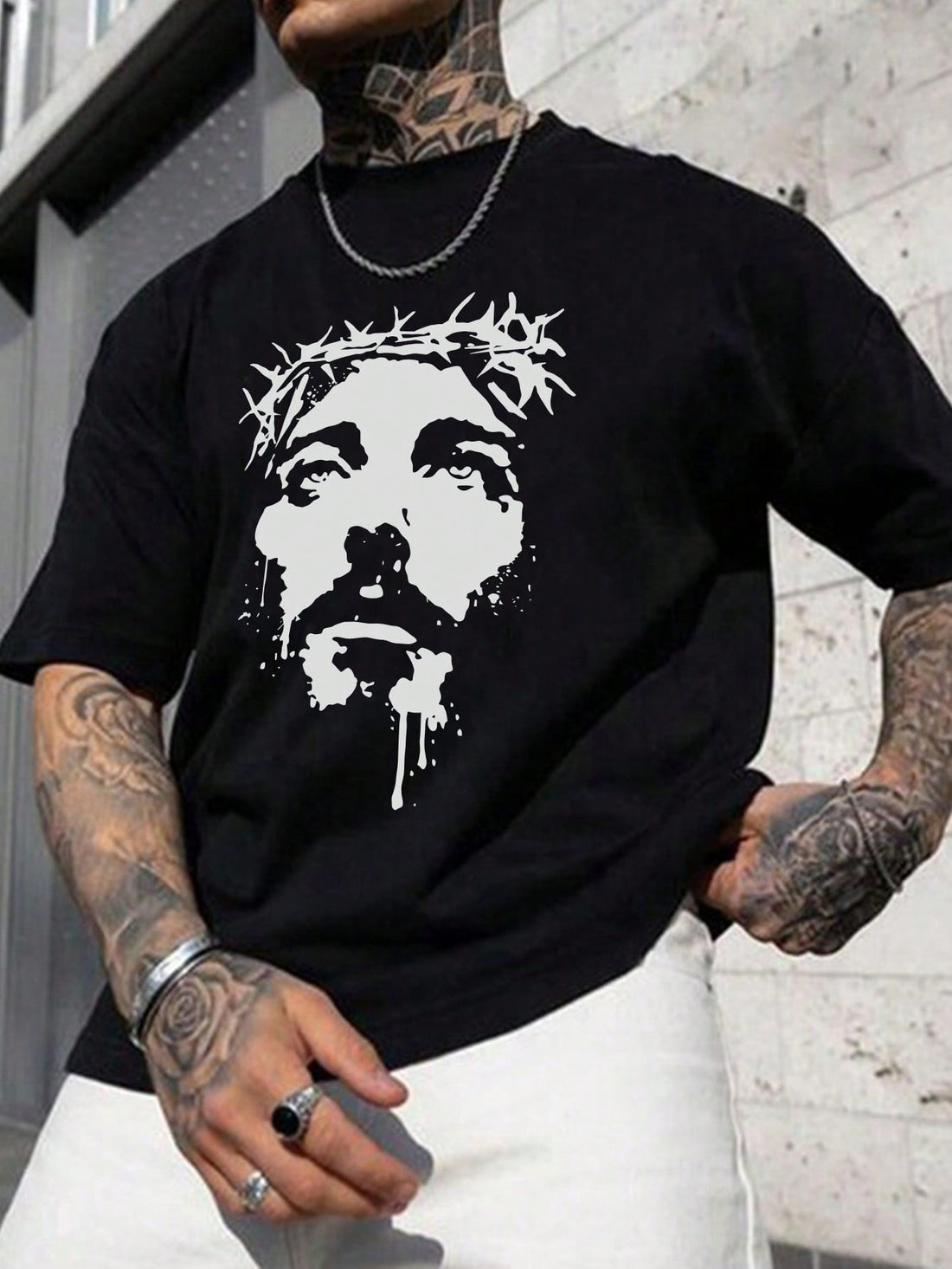 This men's printed t-shirt boasts a unique face pattern design that adds a touch of style to any outfit. Made with short sleeves and a comfortable fit, it provides both fashion and comfort. Perfect for any occasion, this t-shirt is a must-have in every fashion-forward man's wardrobe.