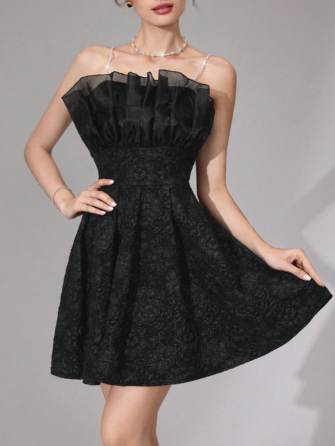 Ditch the straps and simplify your wardrobe with this Minimalist Strapless Mini Dress. Perfect for everyday wear, this dress effortlessly combines fashion and comfort. Say goodbye to bulky outfits and hello to this versatile essential. (No more strap struggles!)
