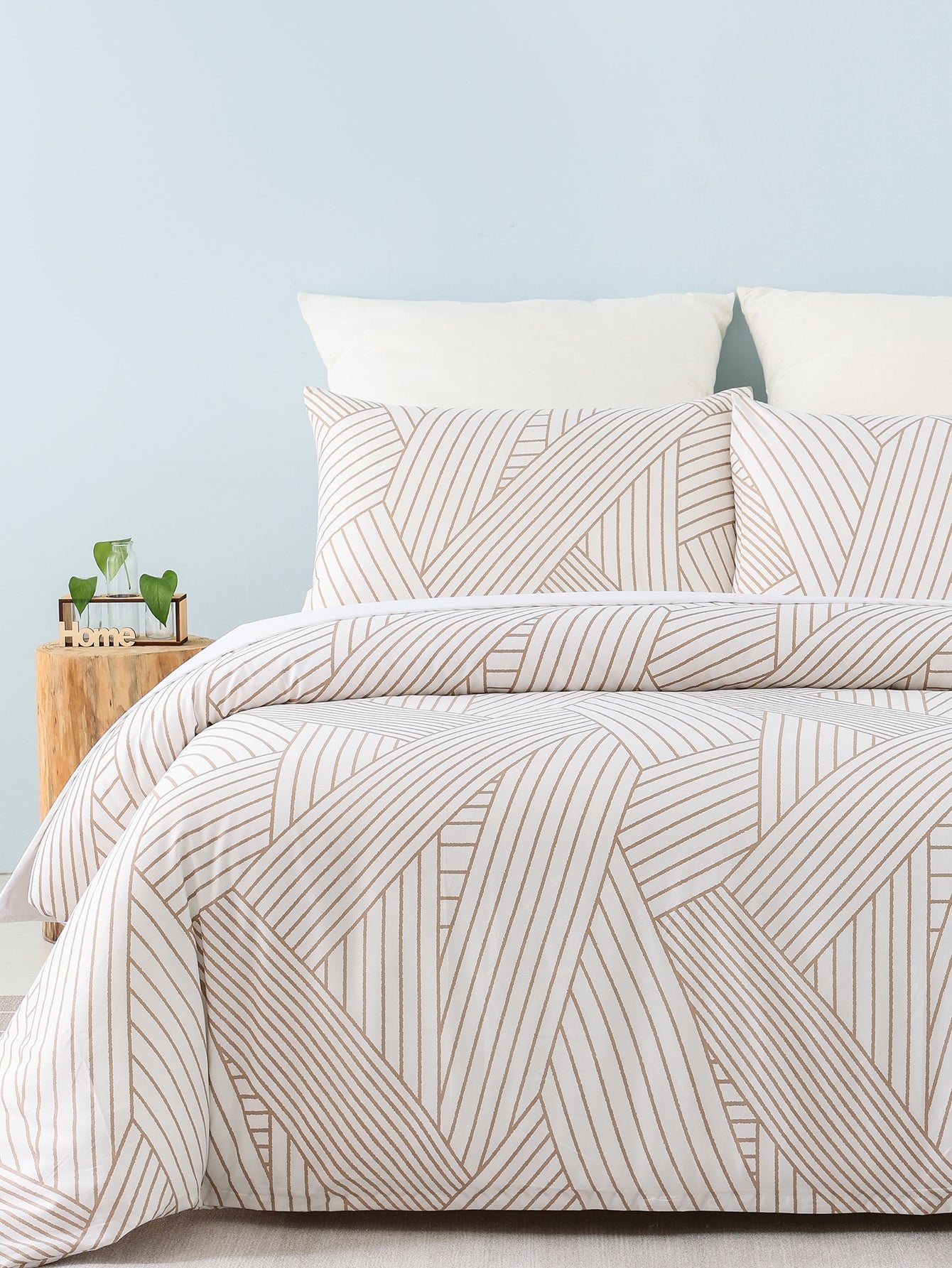 Add a splash of fun and flair to your bedroom with this Modern Geometric Pattern 3-Piece Bedding Set. Crafted from cozy polyester flannel, it includes a duvet cover and matching pillowcases that bring warmth and style together. The bold geometric design adds a playful twist, making bedtime something to look forward to every night!