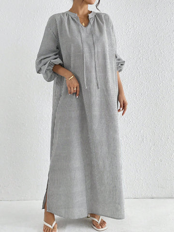 Embrace vacation vibes with our breezy Arabic-style dress! The playful striped print adds a dash of fun to modest elegance, while the long sleeves offer sun protection for beach days. Perfect for strolling seaside or sipping cocktails at sunset – this versatile piece takes you from daytime adventures to evening escapades with effortless charm!
