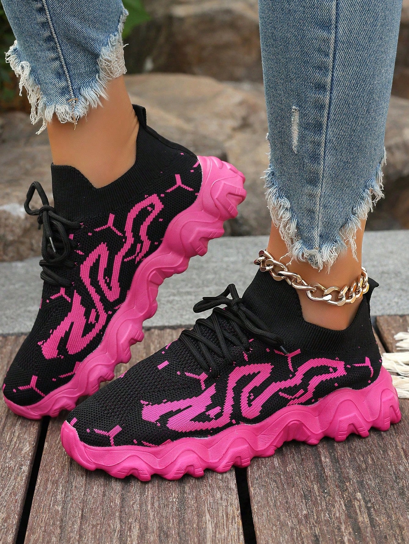 Discover the perfect blend of style and comfort with our new lightweight casual sports shoes for women. Expertly designed for maximum comfort, these shoes are perfect for any active lifestyle. With a sleek and modern design, you'll never have to sacrifice fashion for function again.