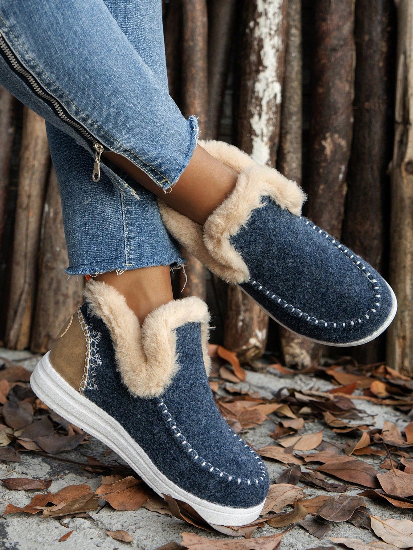 Introducing the Perfect Winter Snow Boots. Designed for everyday wear in the cold season, these boots offer optimal protection against snow, slush, and ice. With their durable construction and insulation, they are ideal for keeping your feet warm and comfortable all day long. Stay stylish and cozy this autumn and winter with our perfect snow boots.