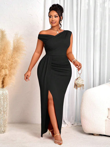 Elevate your wardrobe with this stunning plus-size black dress, designed for those who embrace bold elegance. The asymmetric off-shoulder neckline creates a sophisticated silhouette, while strategic ruching flatters your curves and adds dimension to the fabric. Perfect for weddings, formal events, and upscale gatherings, this dress transitions seamlessly from spring into summer. 