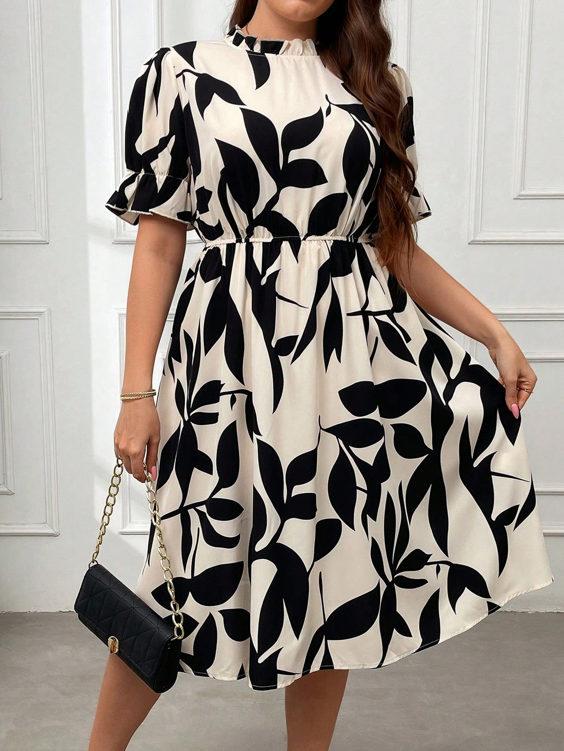Get ready to turn heads in this Plus Size Boho Printed Ruffle Hem Dress! Perfect for sunny days and carefree vibes, its playful ruffle hem and vibrant print bring a fun, breezy touch to your summer wardrobe. Designed to flatter your curves while keeping you cool and comfy, this dress effortlessly blends style and ease for all your sunny adventures.
