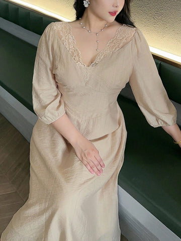 Step out with confidence in this Plus Size Elegant Contrast Lace V-Neck Fitted Dress. The playful mix of delicate lace and sleek panels flatters your curves, while the 3/4 sleeves add a touch of mysterious charm. Perfect for turning heads at any chic gathering, this dress hugs your silhouette in all the right places without sacrificing comfort. Get ready to own the spotlight with effortless style and a wink of sophistication!