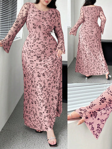 Get ready for Valentine's Day with this playful and stylish Plus Size Floral Print Flare Sleeve Maxi Dress! The perfect choice for a romantic evening, this dress features a flattering floral print and flirty flare sleeves. With its comfortable fit and romantic vibes, you'll feel confident and beautiful all night long. Perfect for showing off your curves and your playful personality!