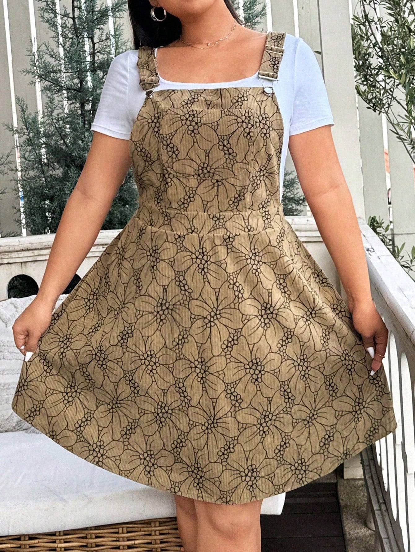 Effortlessly transition from spring to summer with this playful and quirky plus size floral print overall dress. Its vibrant design adds a touch of fun to your casual style, while the comfortable fit ensures effortless wear all season long. Get ready to turn heads and make a statement with this must-have dress!